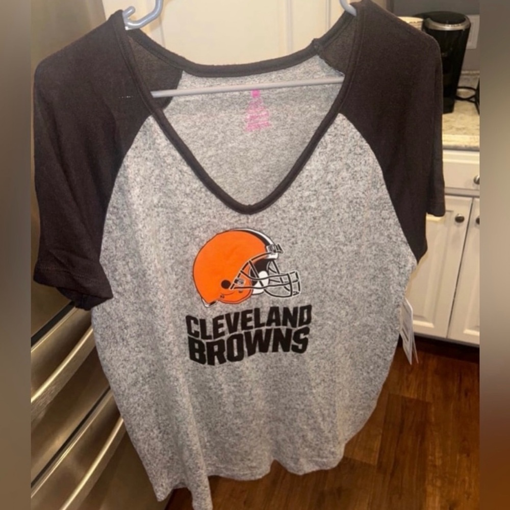 Woman Cleveland Browns Short Sleeve Shirt Large NWT